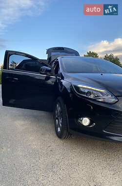 Хэтчбек Ford Focus 2012 в 
