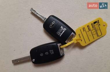 Позашляховик / Кросовер Kia Sorento 2014 в 