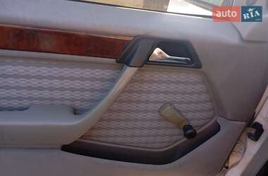 Седан Mercedes-Benz E-Class 1989 в 